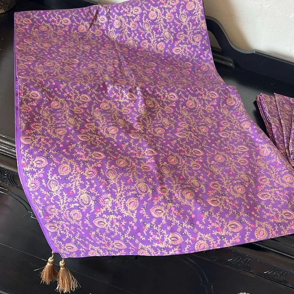 Pottery Barn Purple Table Runner + 6 Napkins